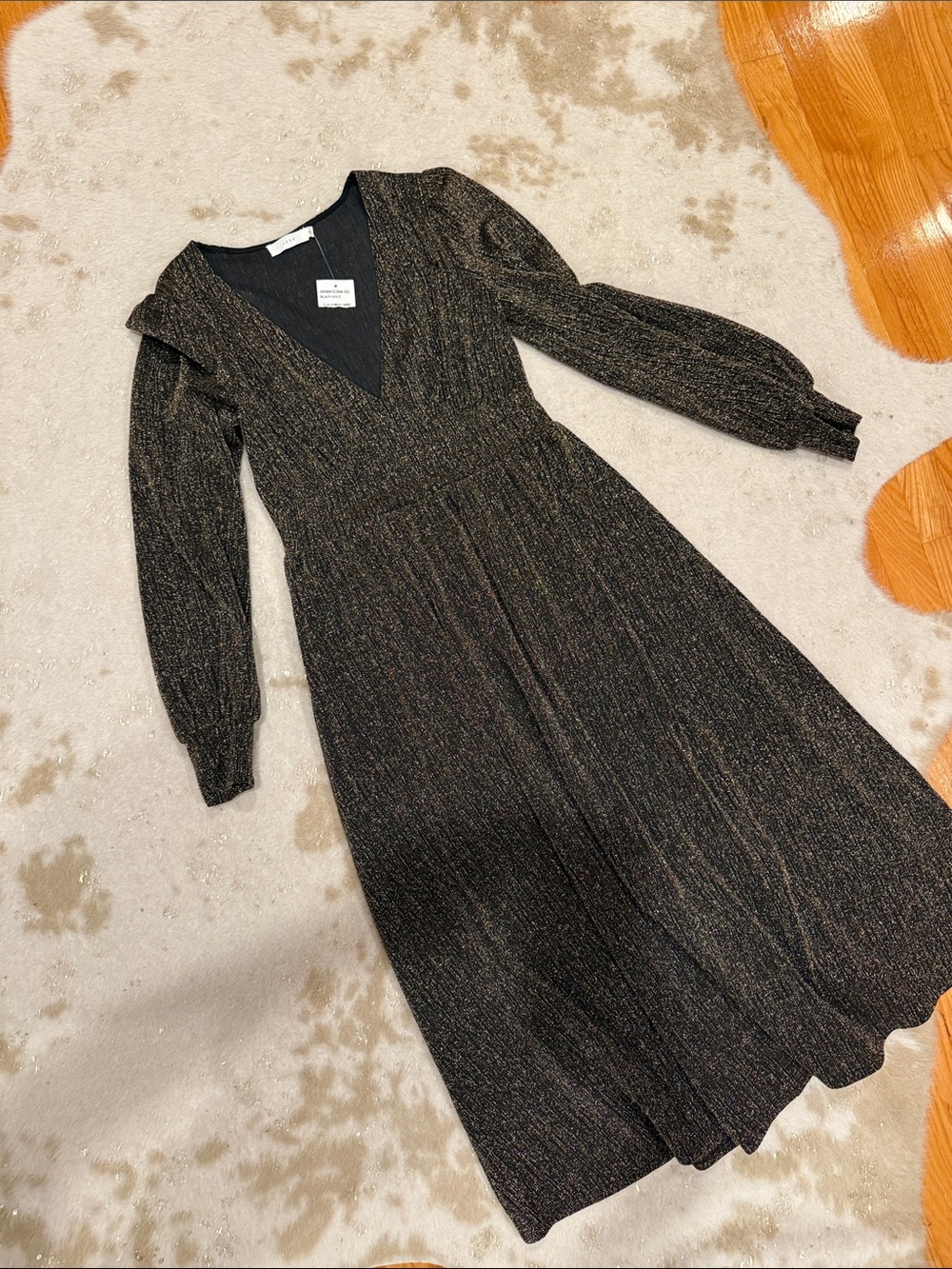 Lush Metallic Black and Gold V-Neck Long Sleeve Midi Dress